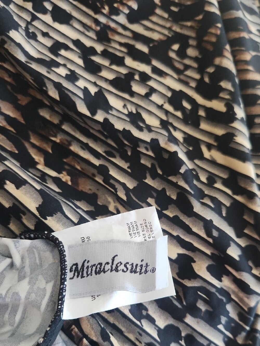 Miraclesuit Animal Print Pleated Tankini Top. 14 & 16 Avail! - Picture 2 of 14